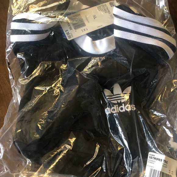 Adidas 3 stripes tee (boys) - Picture 2 of 3